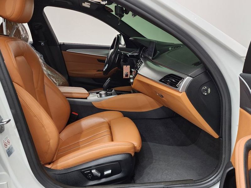 2018 BMW 5 Series 530i M Sport Package photo 11