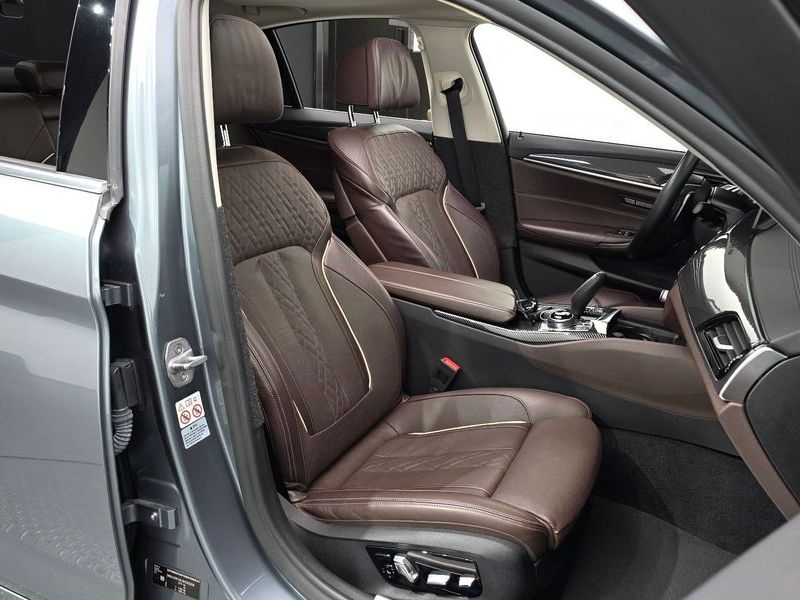 2018 BMW 5 Series 530i xDrive Luxury Plus photo 10