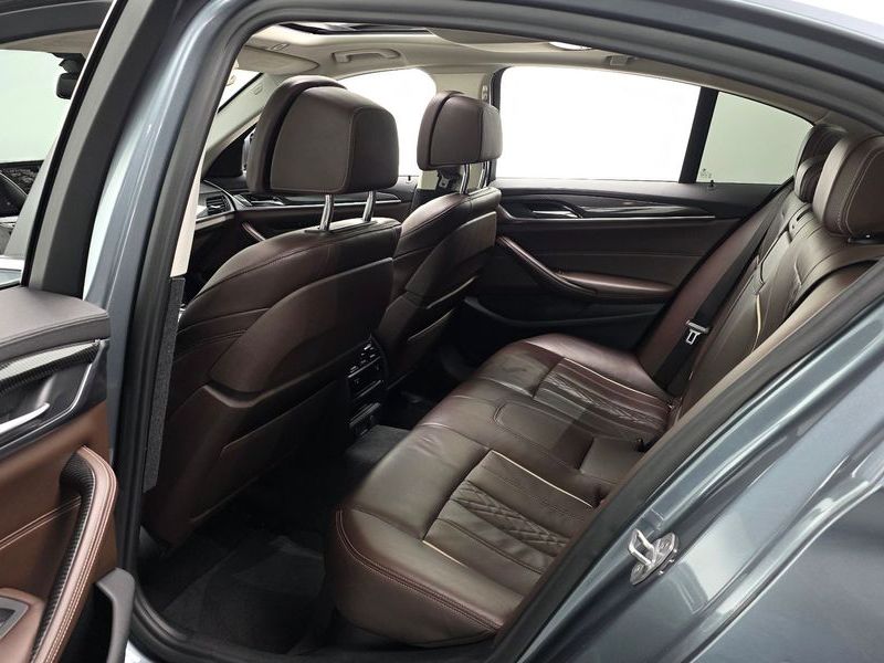 2018 BMW 5 Series 530i xDrive Luxury Plus photo 12