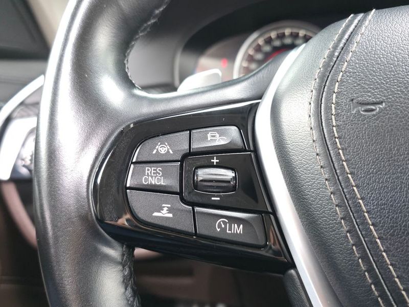 2018 BMW 5 Series 530i xDrive Luxury Plus photo 18