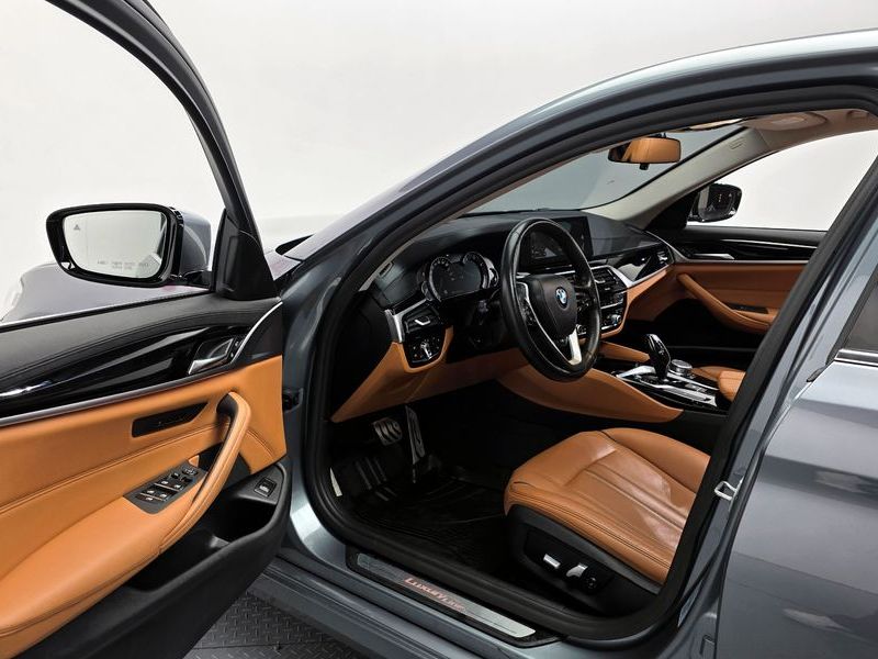 2018 BMW 5 Series 520d Luxury Special Edition photo 10