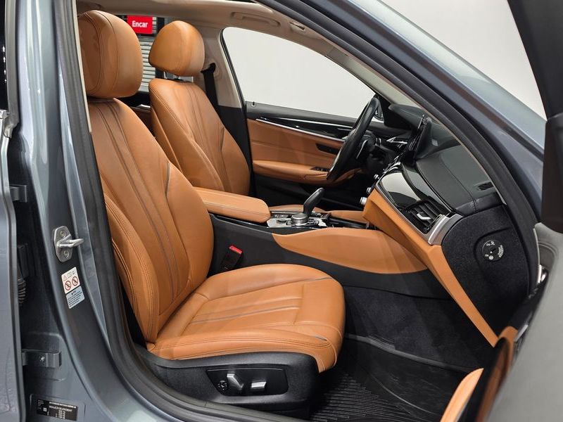 2018 BMW 5 Series 520d Luxury Special Edition photo 11