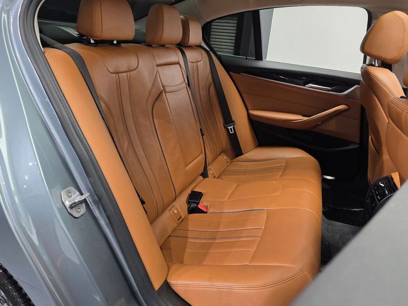 2018 BMW 5 Series 520d Luxury Special Edition photo 12