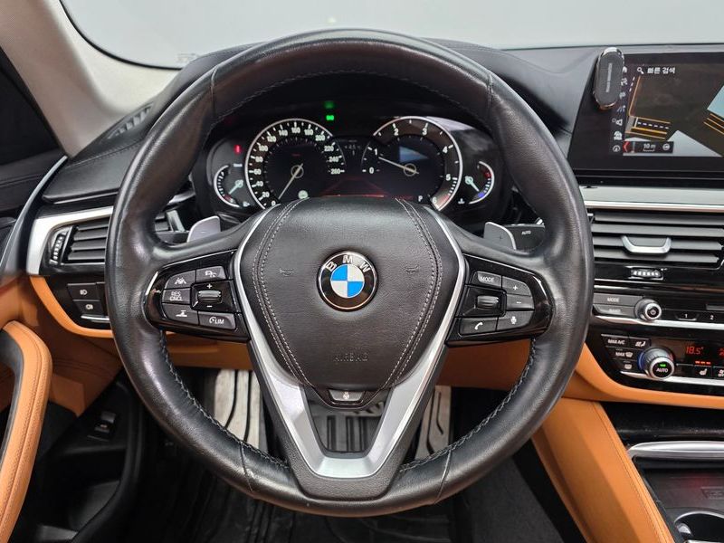 2018 BMW 5 Series 520d Luxury Special Edition photo 13