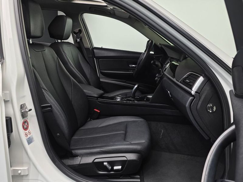 2016 BMW 3 Series 320d xDrive photo 10
