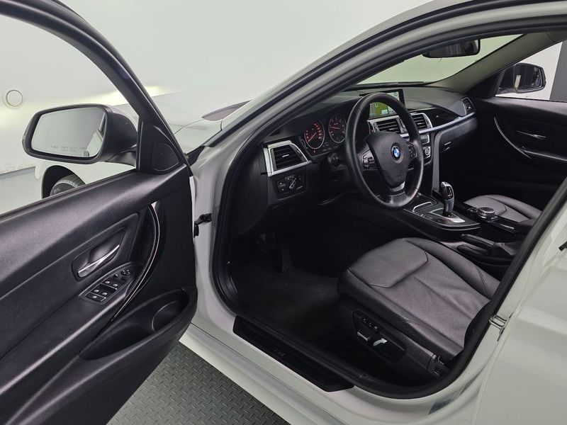 2016 BMW 3 Series 320d xDrive photo 11