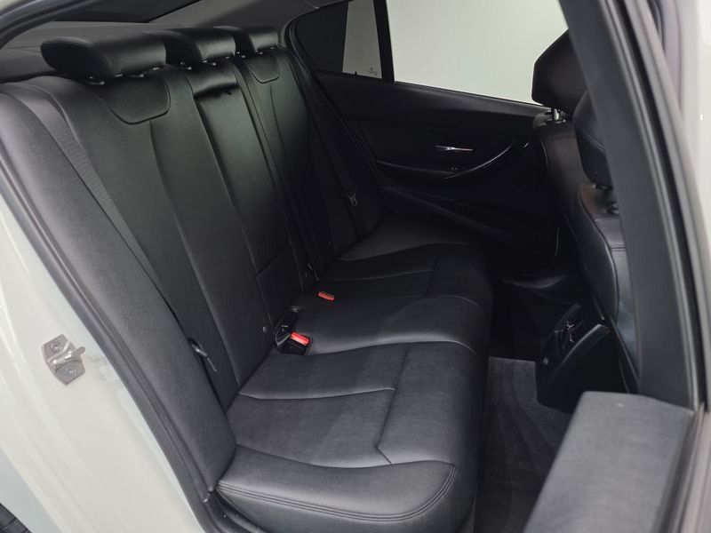 2016 BMW 3 Series 320d xDrive photo 12