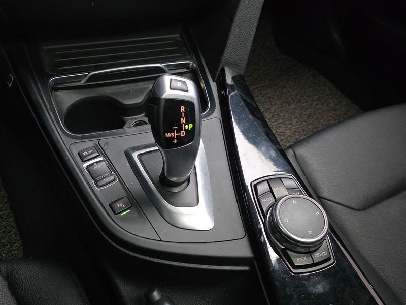 2016 BMW 3 Series 320d photo 9
