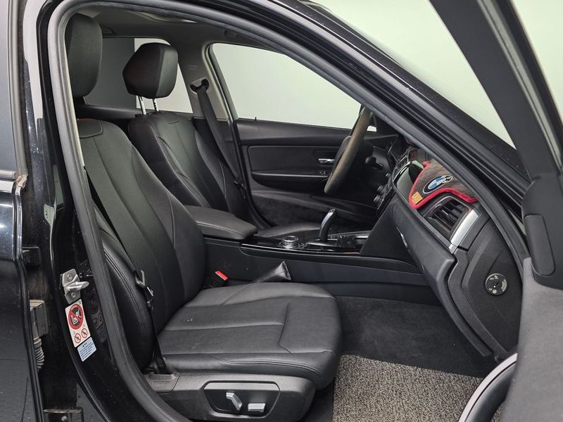 2016 BMW 3 Series 320d photo 10
