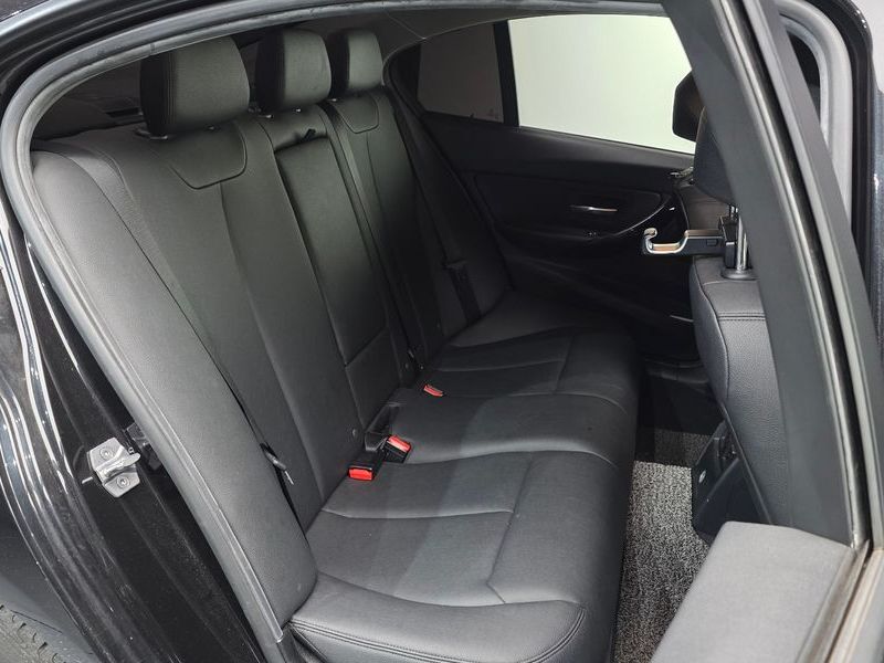 2016 BMW 3 Series 320d photo 12