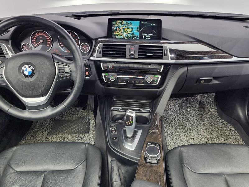 2016 BMW 3 Series 320i Luxury photo 7