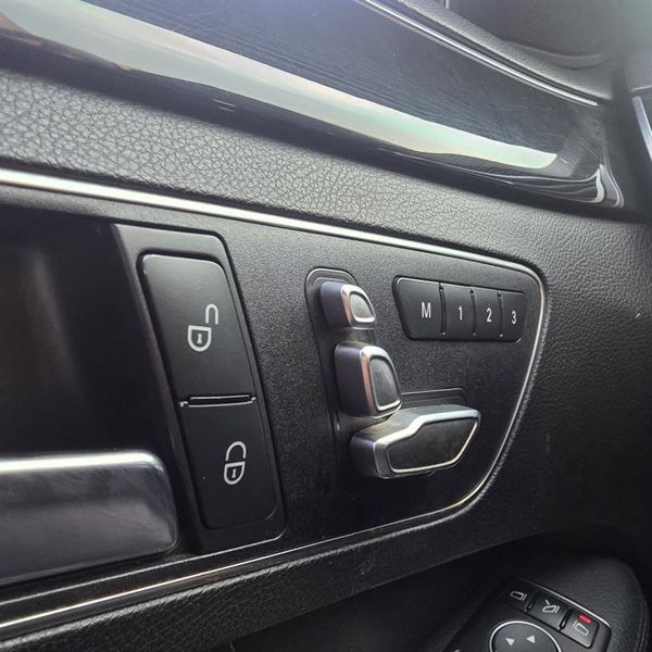 2016 Mercedes-Benz E-Class E220 Bluetec Avantgarde photo 16