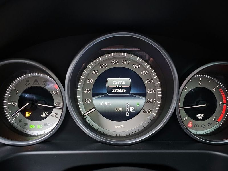 2016 Mercedes-Benz E-Class E220 Bluetec Avantgarde Sport photo 8
