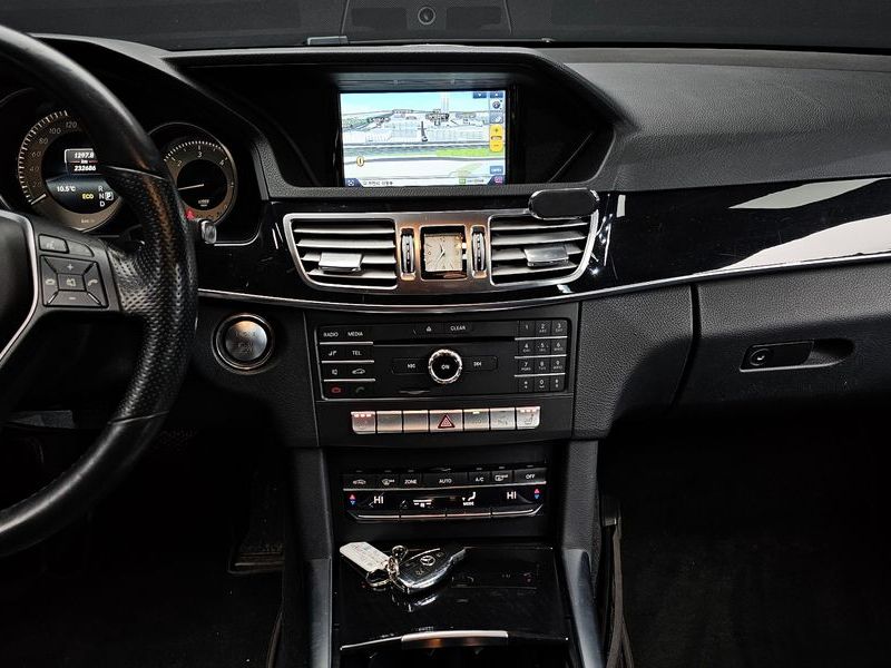 2016 Mercedes-Benz E-Class E220 Bluetec Avantgarde Sport photo 14