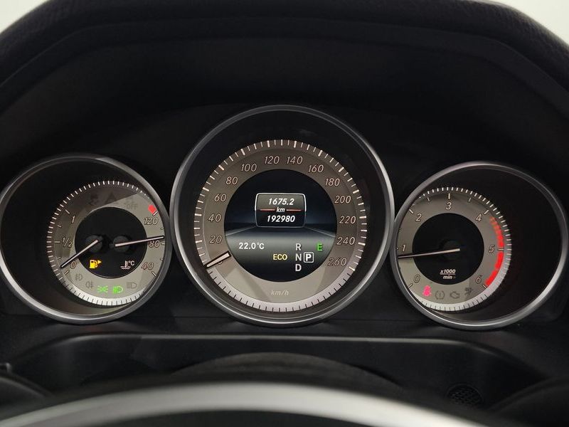 2016 Mercedes-Benz E-Class E220 Bluetec Avantgarde photo 8