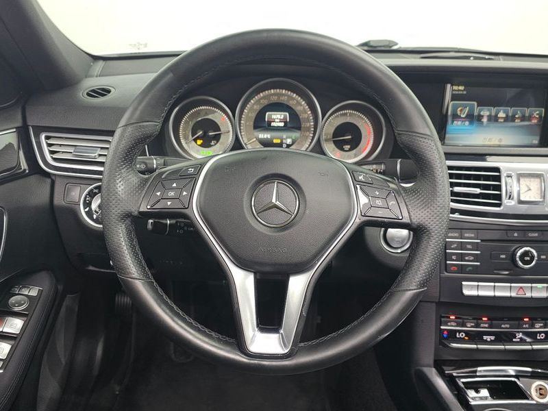 2016 Mercedes-Benz E-Class E220 Bluetec Avantgarde photo 13