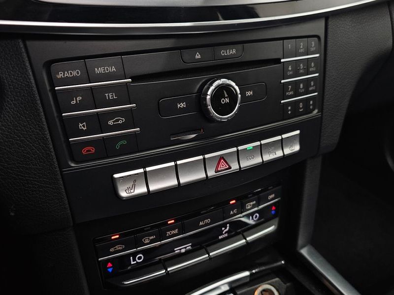 2016 Mercedes-Benz E-Class E220 Bluetec Avantgarde photo 17