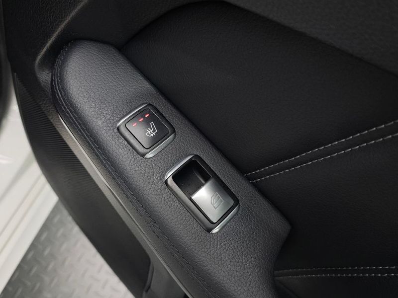 2016 Mercedes-Benz E-Class E220 Bluetec Avantgarde photo 18
