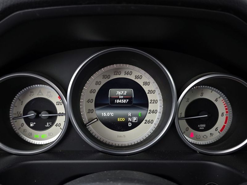 2016 Mercedes-Benz E-Class E220 Bluetec Avantgarde Sport photo 8