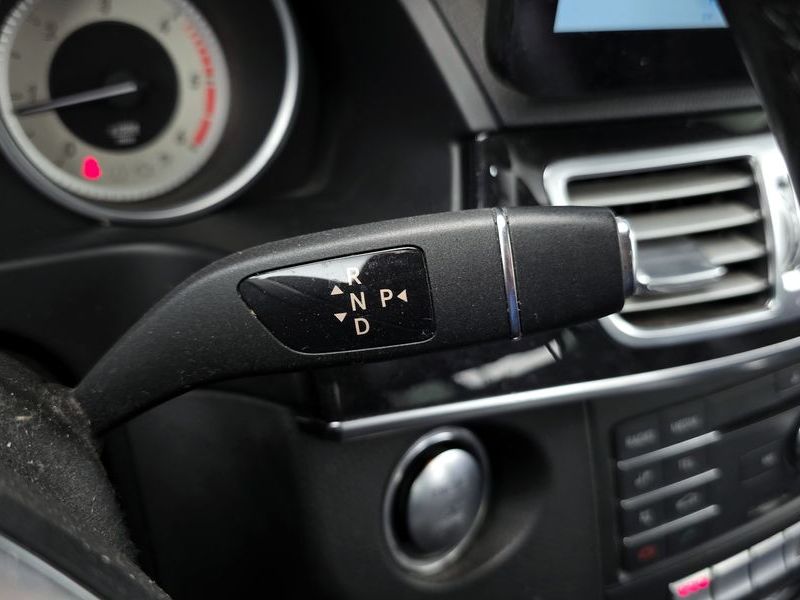 2016 Mercedes-Benz E-Class E220 Bluetec Avantgarde Sport photo 9