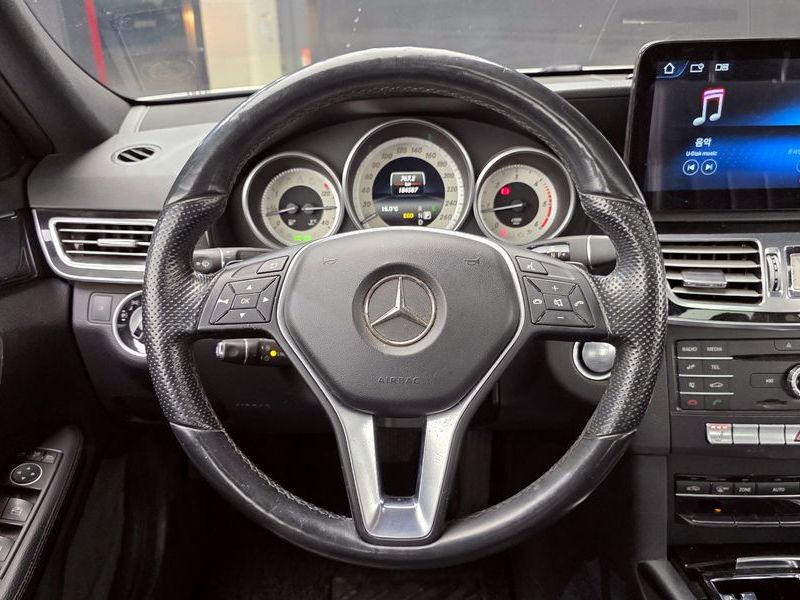 2016 Mercedes-Benz E-Class E220 Bluetec Avantgarde Sport photo 13