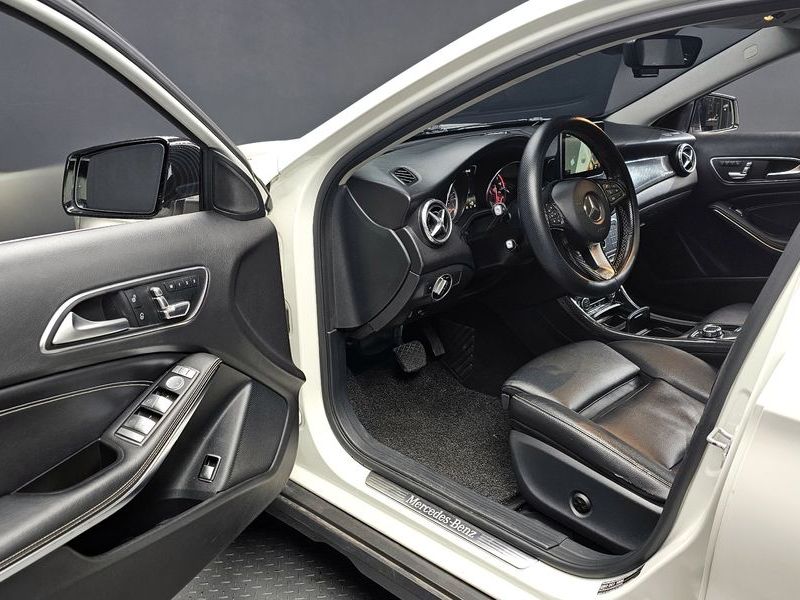 2016 Mercedes-Benz A-Class GLA200 d photo 11