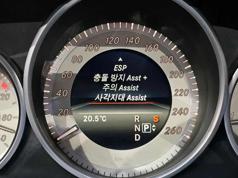 2016 Mercedes-Benz E-Class E220 CDI Avantgarde photo 16
