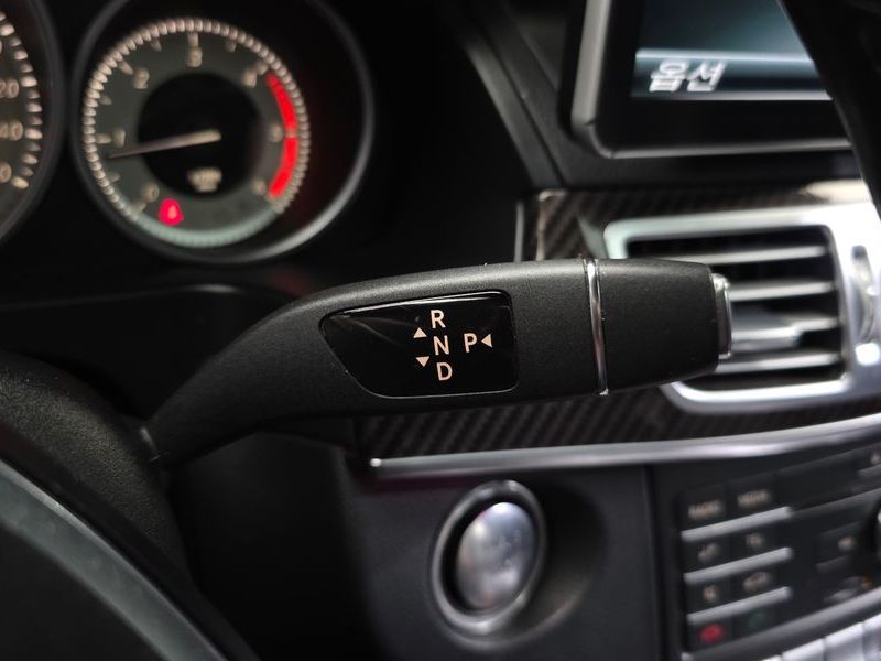 2016 Mercedes-Benz E-Class E220 Bluetec Avantgarde Sport photo 9