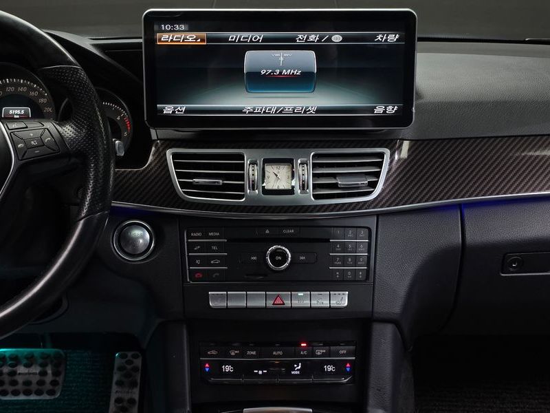 2016 Mercedes-Benz E-Class E220 Bluetec Avantgarde Sport photo 13