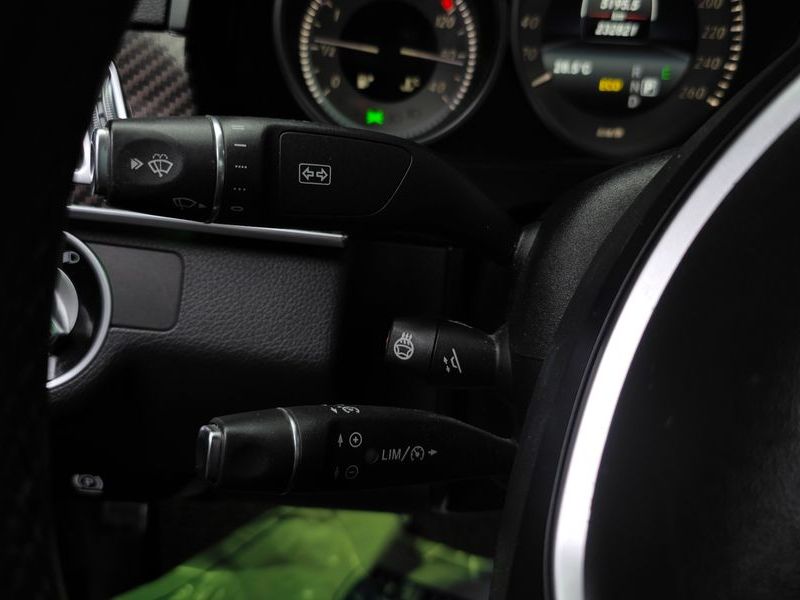 2016 Mercedes-Benz E-Class E220 Bluetec Avantgarde Sport photo 17