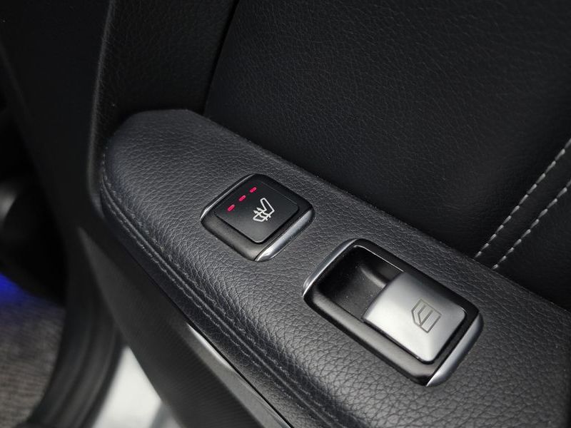 2016 Mercedes-Benz E-Class E220 Bluetec Avantgarde Sport photo 18