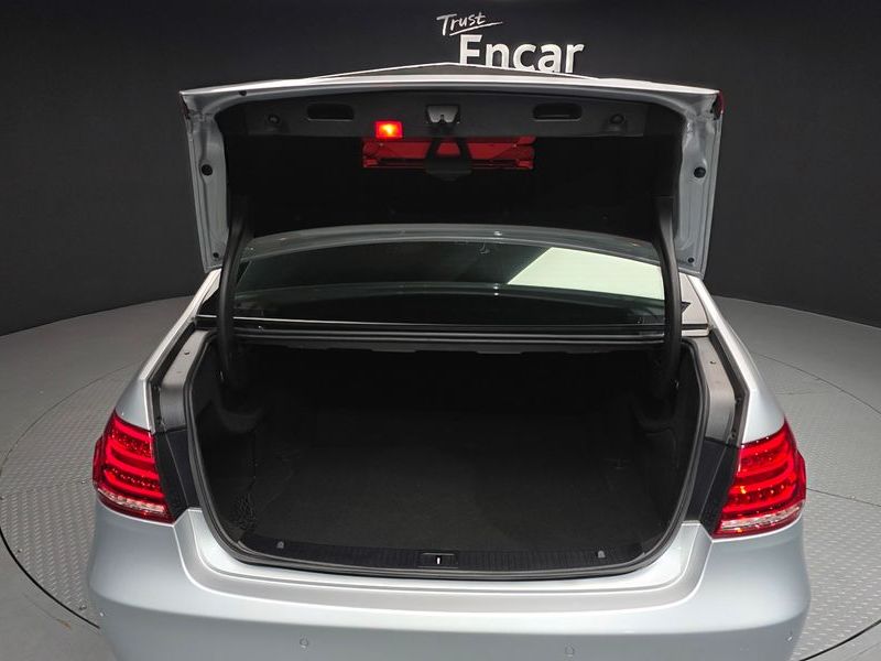 2016 Mercedes-Benz E-Class E220 Bluetec Avantgarde Sport photo 20