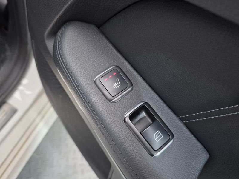 2016 Mercedes-Benz E-Class E220 Bluetec Avantgarde photo 18