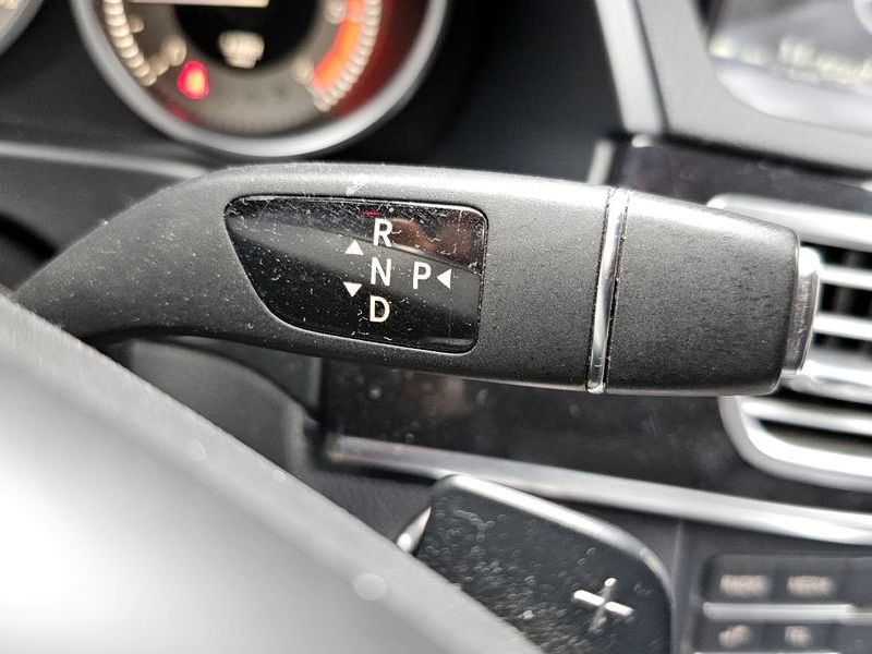 2016 Mercedes-Benz E-Class E220 Bluetec Avantgarde Sport photo 9