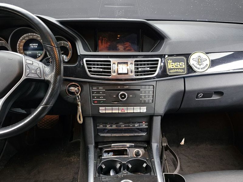 2016 Mercedes-Benz E-Class E220 Bluetec Avantgarde Sport photo 14