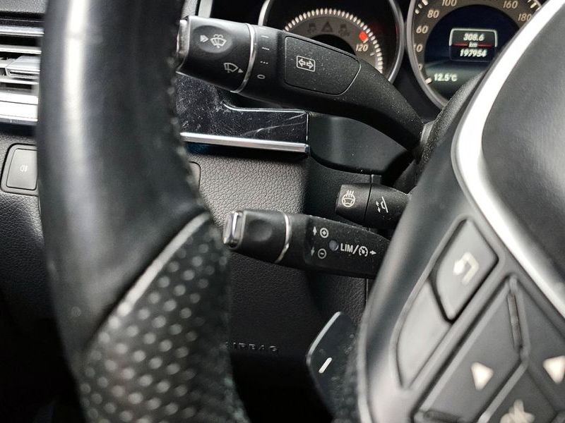 2016 Mercedes-Benz E-Class E220 Bluetec Avantgarde Sport photo 17