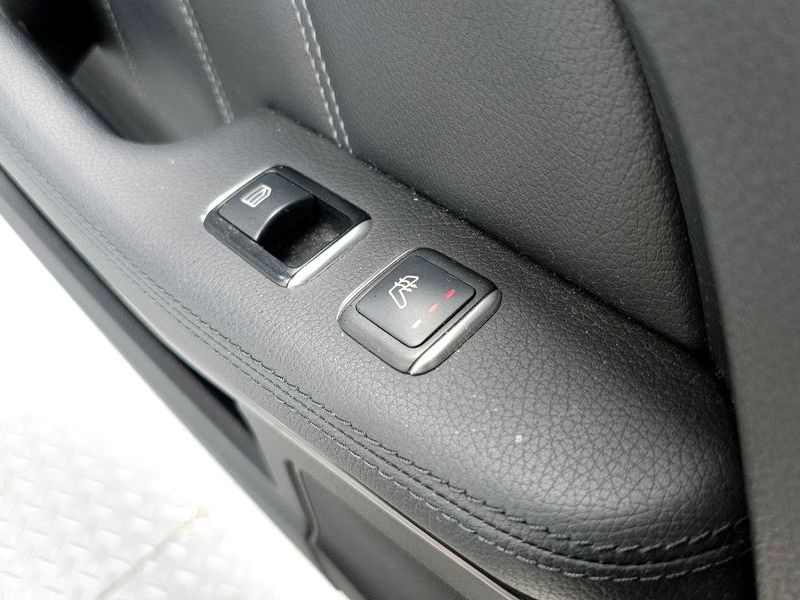 2016 Mercedes-Benz E-Class E220 Bluetec Avantgarde Sport photo 18