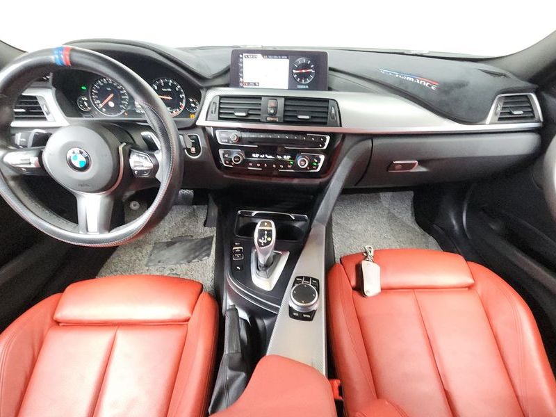 2018 BMW 3 Series 330i M Sport Shadow photo 7