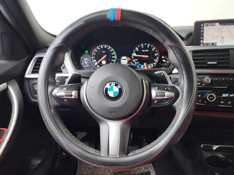 2018 BMW 3 Series 330i M Sport Shadow photo 12