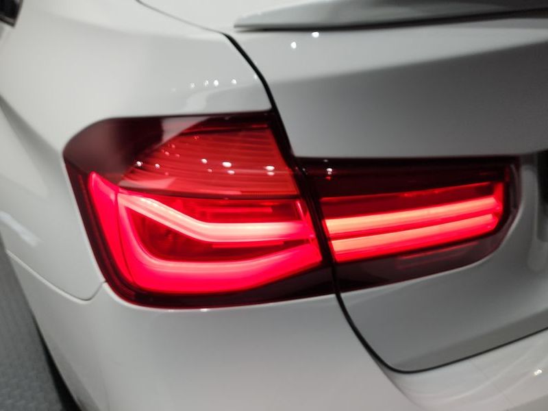 2018 BMW 3 Series 330i M Sport Shadow photo 23