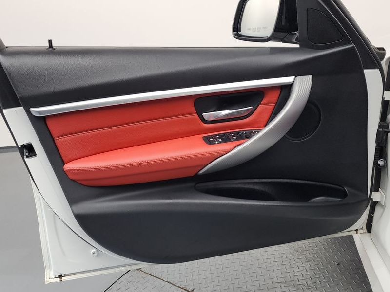2018 BMW 3 Series 330i M Sport Shadow photo 24
