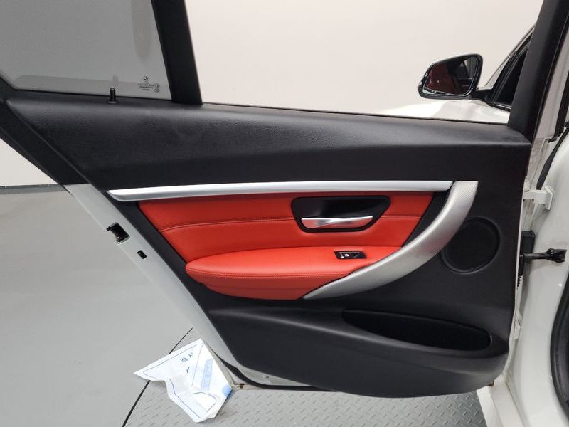 2018 BMW 3 Series 330i M Sport Shadow photo 25