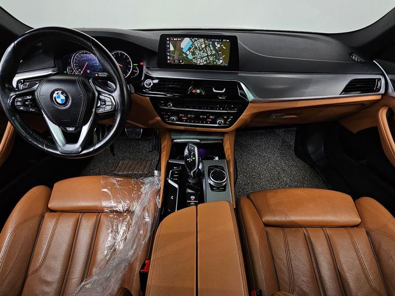 2018 BMW 5 Series 530i xDrive M Sport Package photo 7