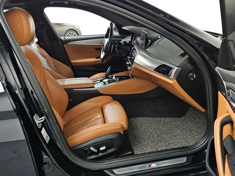 2018 BMW 5 Series 530i xDrive M Sport Package photo 11