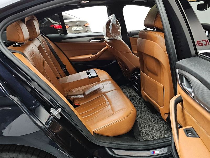 2018 BMW 5 Series 530i xDrive M Sport Package photo 12