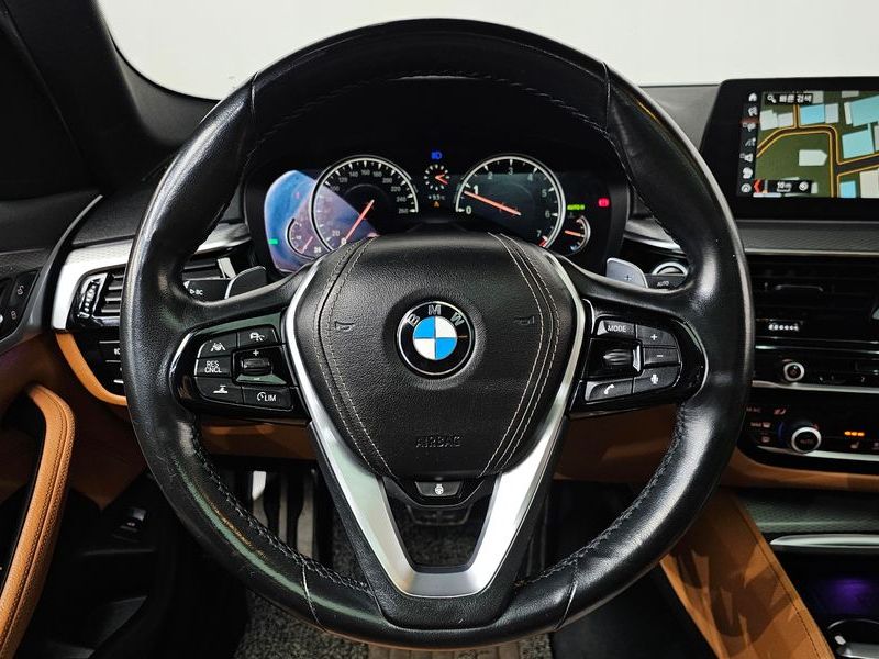 2018 BMW 5 Series 530i xDrive M Sport Package photo 13