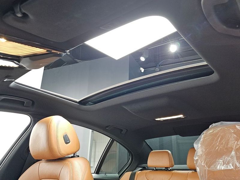 2018 BMW 5 Series 530i xDrive M Sport Package photo 19