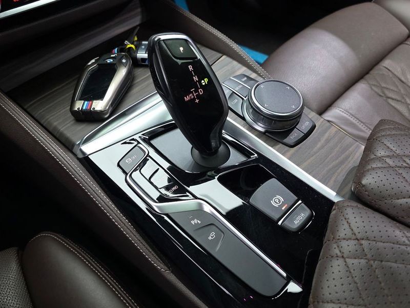 2018 BMW 5 Series 520d M Sport Package Plus photo 9