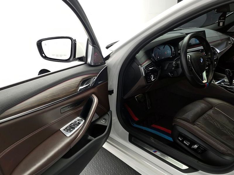2018 BMW 5 Series 520d M Sport Package Plus photo 10