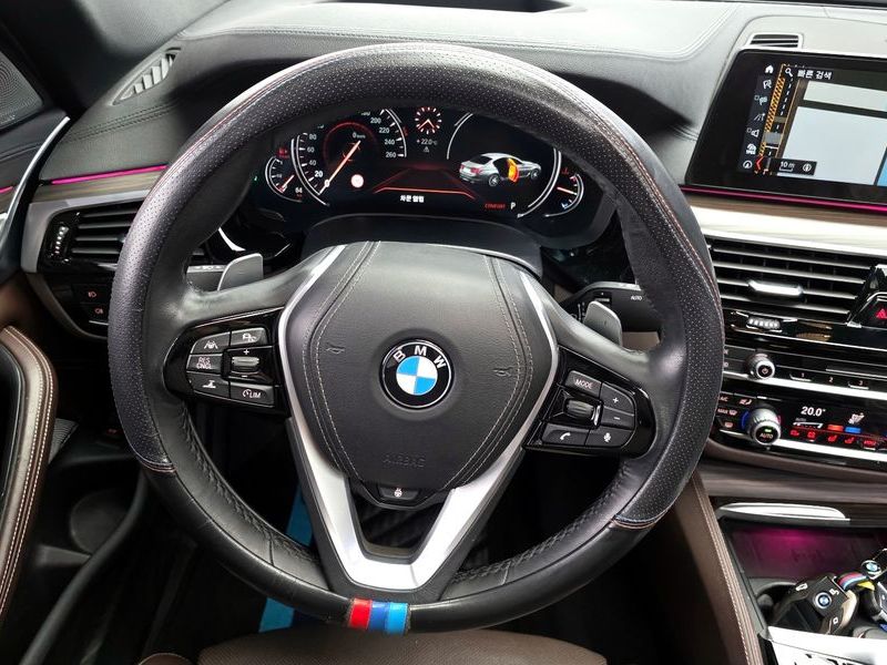 2018 BMW 5 Series 520d M Sport Package Plus photo 13